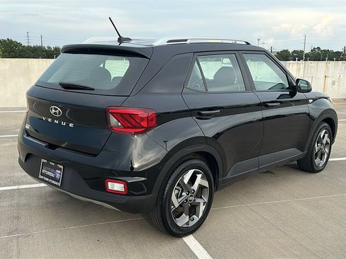Used 2025 Hyundai Venue SEL FWD image 13