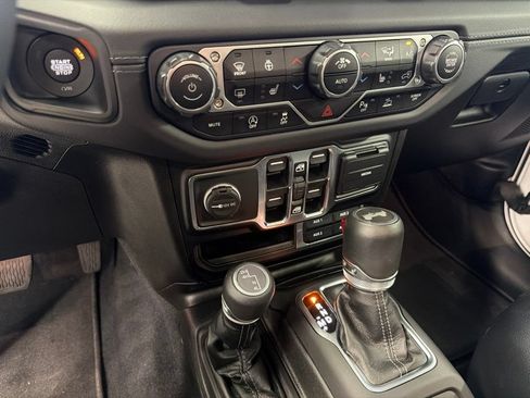 Used 2024 Jeep Wrangler Unlimited Sahara w/ Technology Group AWD/4WD image 22