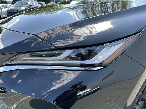 Used 2021 Toyota Venza XLE image 9