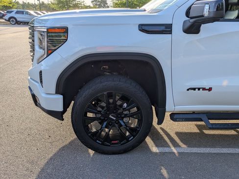 Used 2023 GMC Sierra 1500 AT4 w/ AT4 Preferred Package AWD/4WD image 11