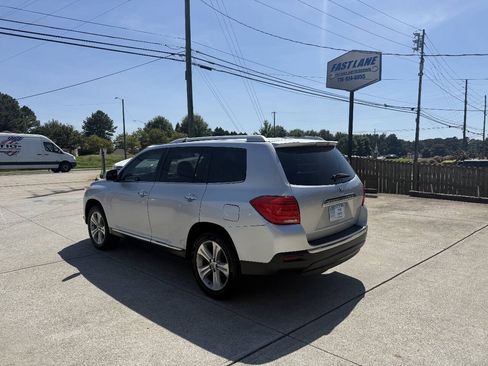 Used 2012 Toyota Highlander Limited w/ Tow Pkg FWD image 5