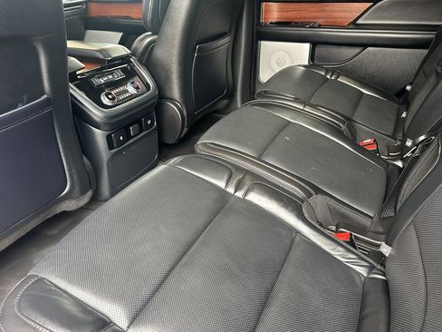 Used 2019 Lincoln Navigator Reserve AWD/4WD image 8