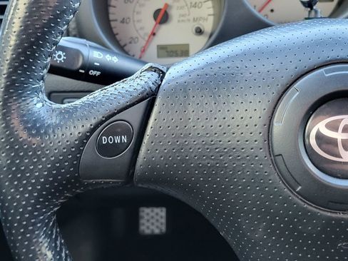 Used 2005 Toyota MR2 image 21