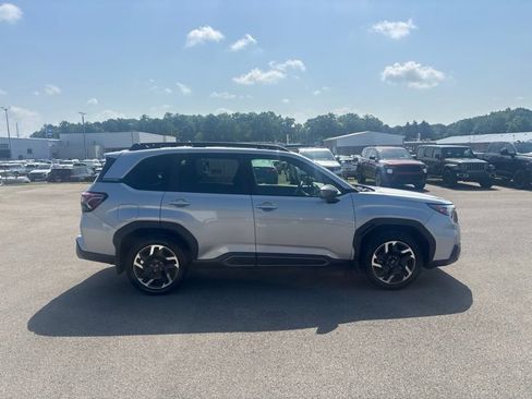Used 2025 Subaru Forester Limited AWD/4WD image 2