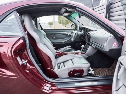 Used 2005 Porsche 911 Turbo image 28