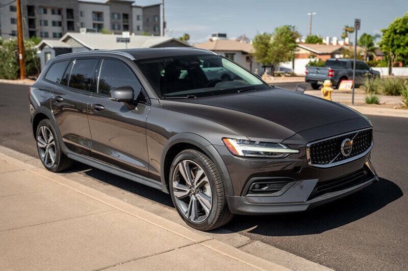 Used 2025 Volvo V60 B5 Cross Country Plus AWD/4WD image 7