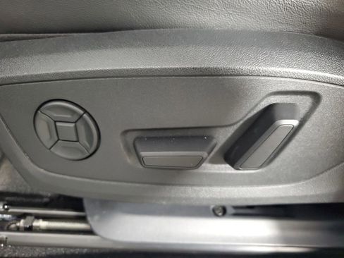 Used 2024 Audi Q4 e-tron Premium Plus image 21