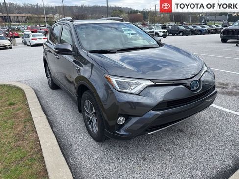 Used 2018 Toyota RAV4 XLE image 1