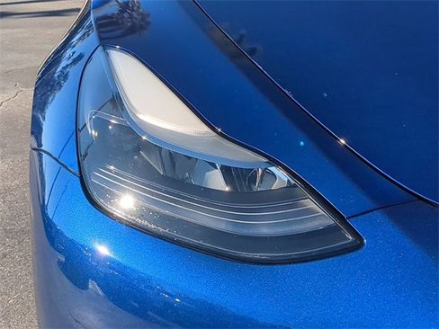 Used 2025 Tesla Model Y Performance image 10