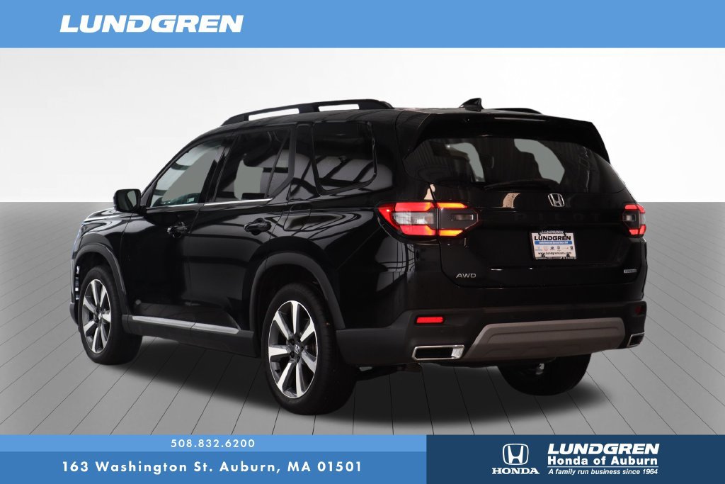 Used 2024 Honda Pilot Touring image 4