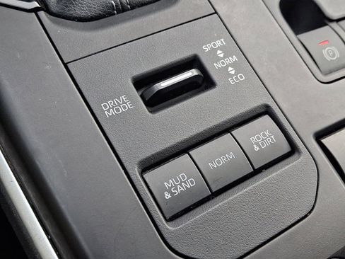 Used 2022 Toyota Highlander XLE image 26