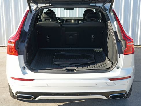 Used 2019 Volvo XC60 T5 R-Design w/ Protection Package image 8