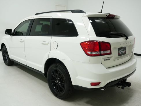 Used 2019 Dodge Journey SE w/ Connectivity Group FWD image 6