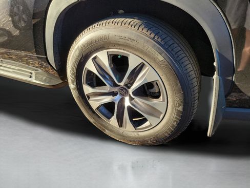 Used 2024 Toyota Highlander XLE image 29