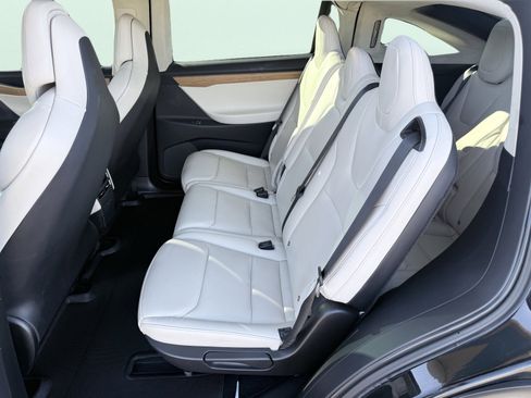 Used 2019 Tesla Model X 75D image 30