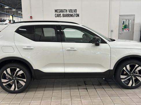 Used 2026 Volvo XC40 B5 Ultra w/ Protection Package Premier image 4