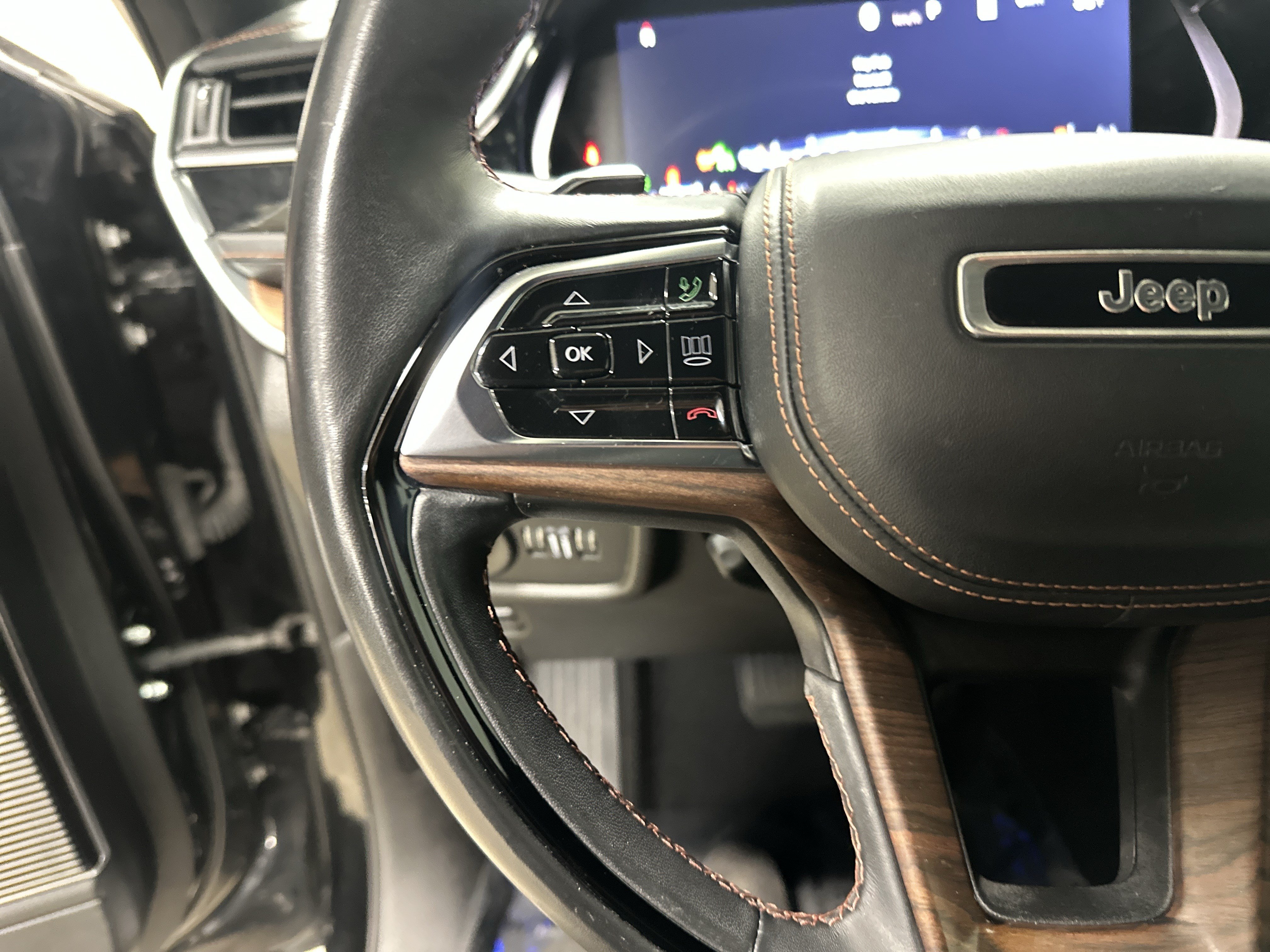 Used 2022 Jeep Grand Cherokee Summit w/ Adv Protech Group IV AWD/4WD image 19