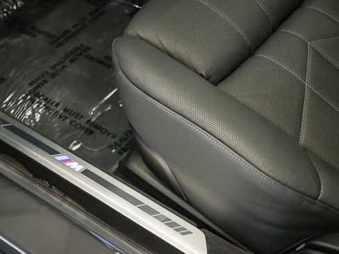Certified 2025 BMW i7 eDrive50 w/ M Sport Package RWD image 25