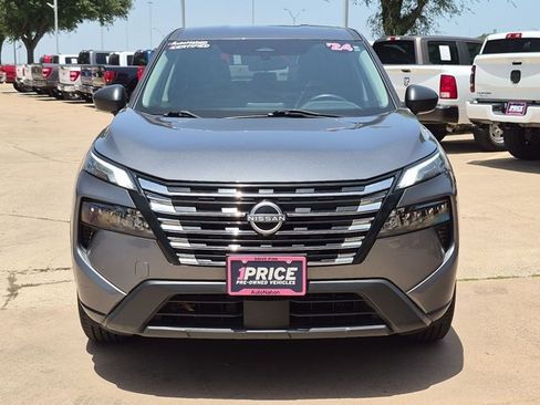 Used 2024 Nissan Rogue S AWD/4WD image 2