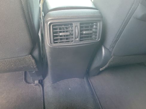 Used 2020 Nissan Rogue S FWD image 14