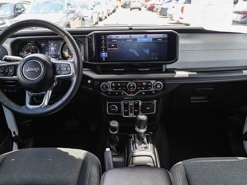 Used 2024 Jeep Wrangler Unlimited Sahara AWD/4WD image 13