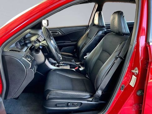 Used 2017 Honda Accord Sport image 18