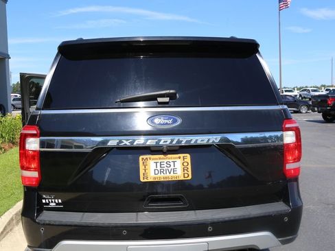 Used 2018 Ford Expedition XLT w/ Equipment Group 202A RWD image 4
