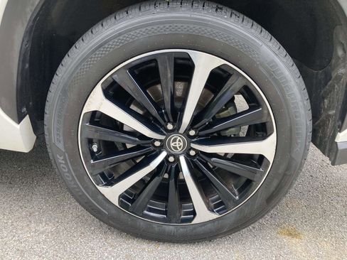 Used 2021 Toyota Highlander XSE AWD/4WD image 13