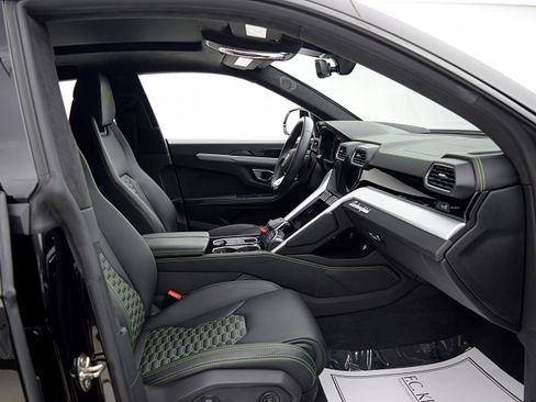 Used 2019 Lamborghini Urus AWD/4WD image 28