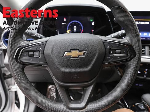 Used 2025 Chevrolet Trax LT FWD image 10