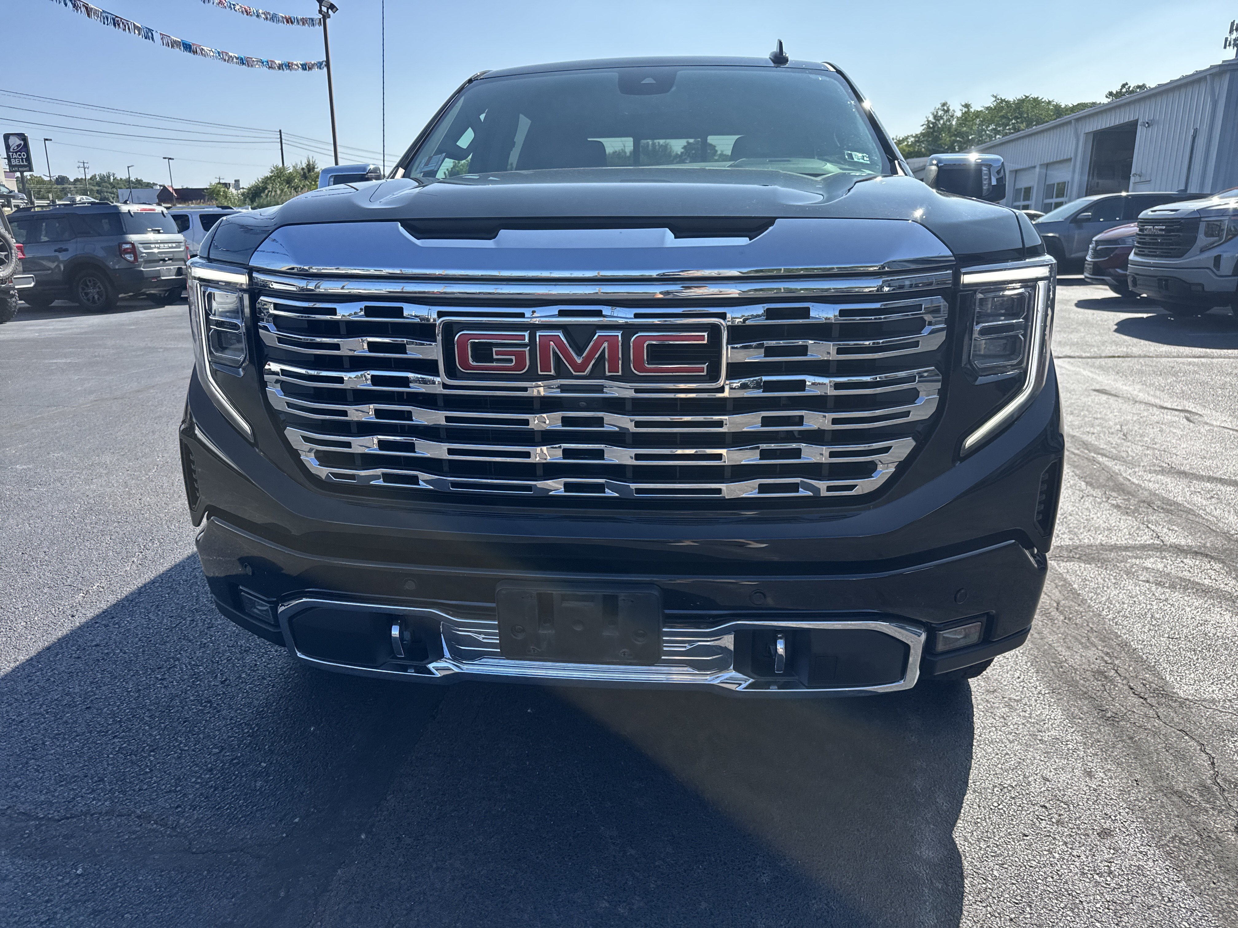 Used 2023 GMC Sierra 1500 Denali AWD/4WD image 9