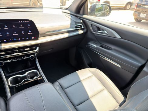 Used 2026 Chevrolet Traverse LT FWD image 18