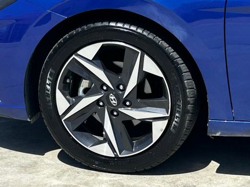 Used 2022 Hyundai Elantra SEL w/ Convenience + Premium Package FWD image 5