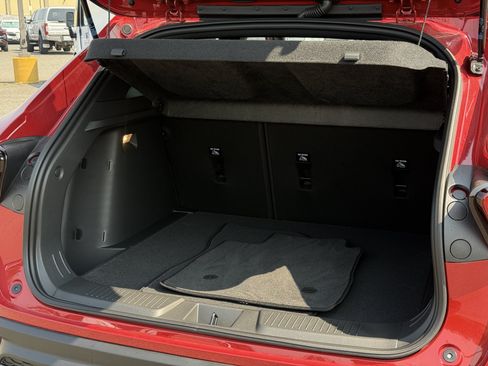 New 2026 Chevrolet Trax RS w/ Sunroof Package FWD image 31