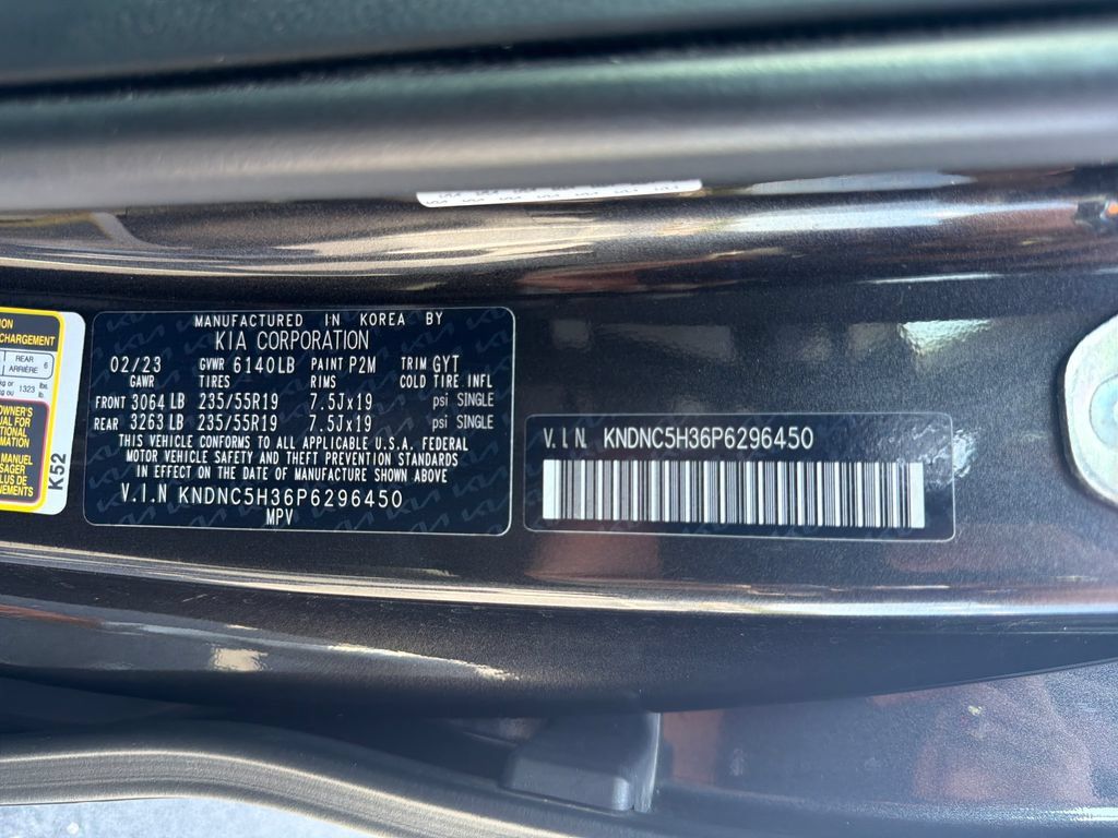 Used 2023 Kia Carnival EX FWD image 21