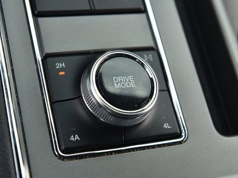 Used 2019 Ford Expedition XLT w/ Equipment Group 202A AWD/4WD image 19