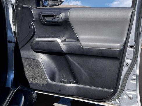 Certified 2020 Toyota Tacoma SR5 image 24