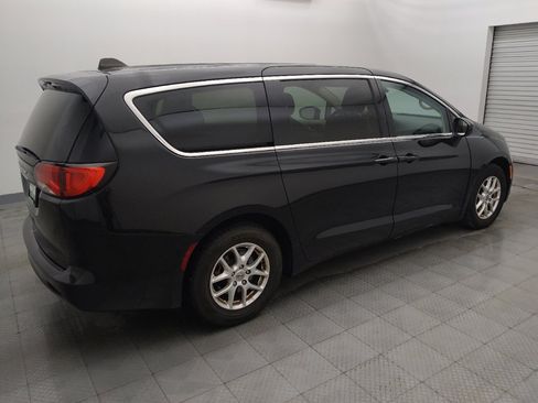 Used 2023 Chrysler Voyager LX FWD image 10