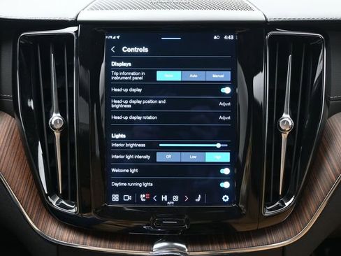 Used 2023 Volvo XC60 B5 Ultimate w/ Climate Package image 19