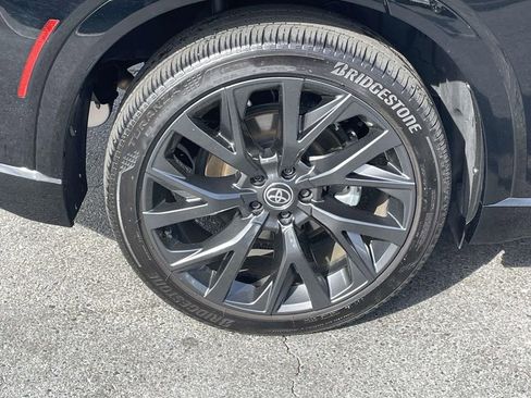 Used 2025 Toyota Crown Signia w/ Advanced Technology Package image 13