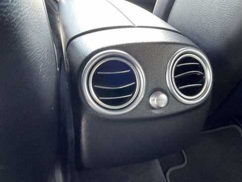 Used 2021 Mercedes-Benz GLC 300 4MATIC image 11