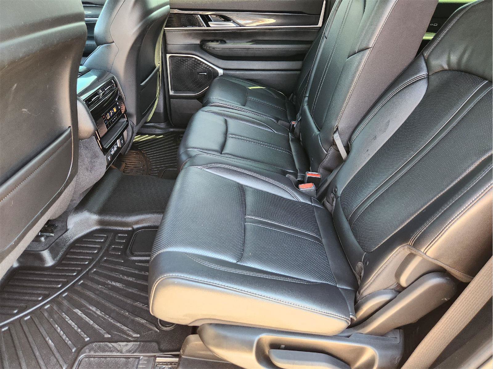 Used 2022 Jeep Wagoneer Series I RWD image 29