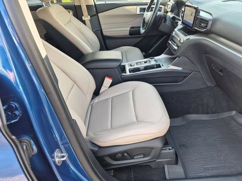 Used 2020 Ford Explorer XLT w/ Equipment Group 202A AWD/4WD image 21