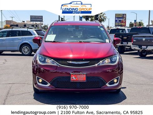 Used 2018 Chrysler Pacifica Touring-L FWD image 6