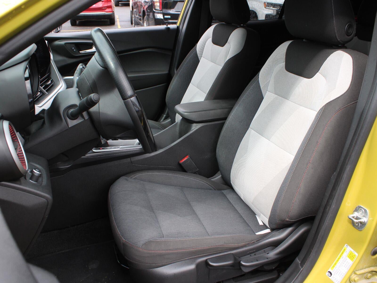 Used 2024 Chevrolet Trax RS w/ Sunroof Package FWD image 16