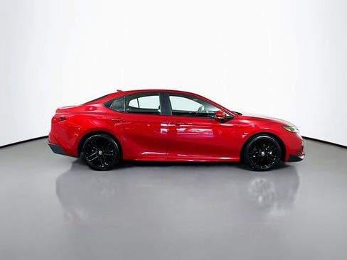 Used 2025 Toyota Camry SE FWD image 9