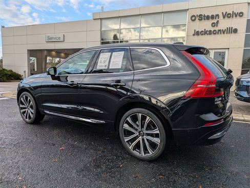 Certified 2023 Volvo XC60 B5 Ultimate w/ Climate Package image 4