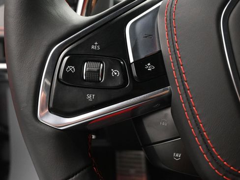 Used 2025 Chevrolet Corvette Stingray Preferred Cpe w/ Stealth Interior Trim Package RWD image 17