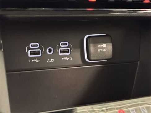 Used 2024 Jeep Grand Cherokee Laredo image 32