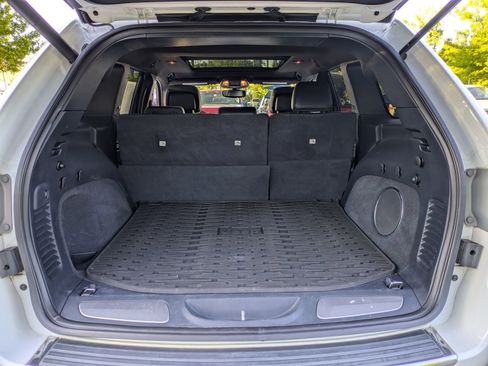 Used 2017 Jeep Grand Cherokee Overland AWD/4WD image 34